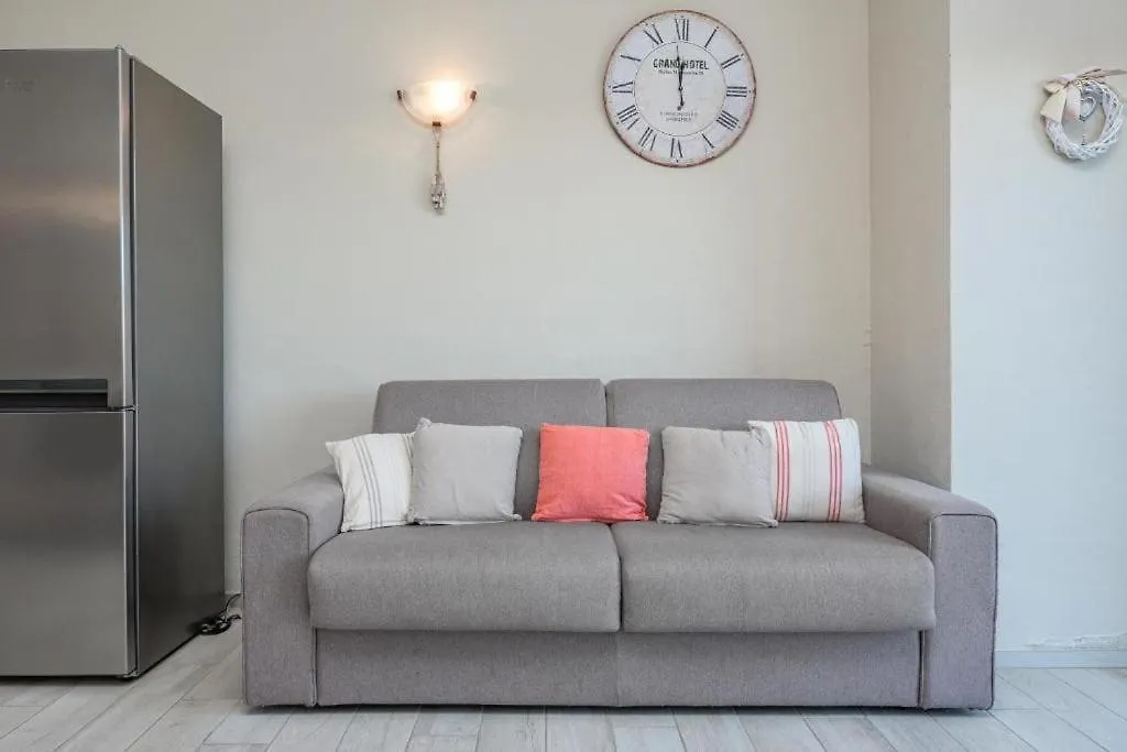 Bellissimo Appartamento Con Veranda Privata Al Centro Di 포르투로톤도