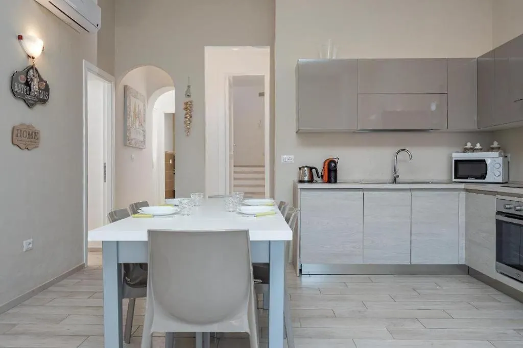 Bellissimo Appartamento Con Veranda Privata Al Centro Di 포르투로톤도